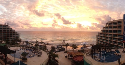 Sunrise_over_hotel.jpg